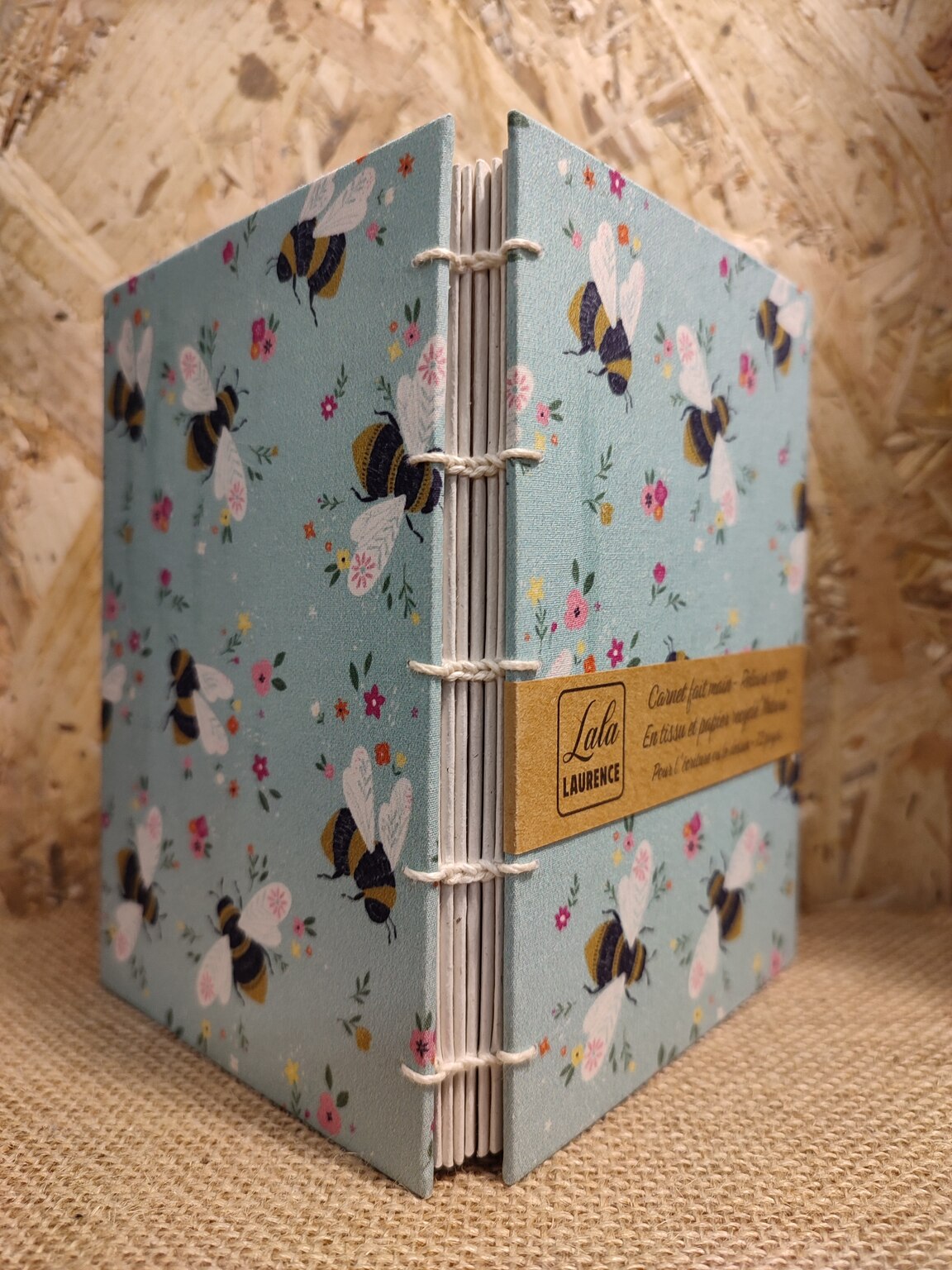 Carnet en tissu et reliure copte Les Abeilles