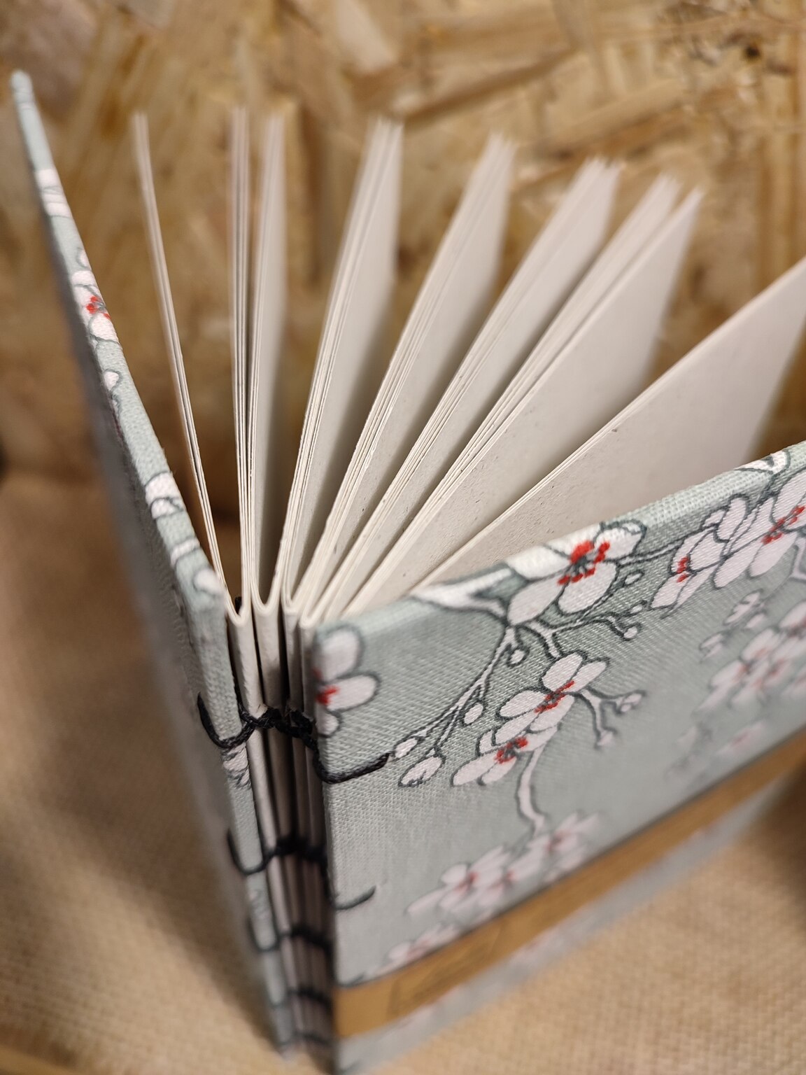 Carnet en tissu et reliure copte Les Amandiers