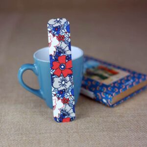 Marque-page en tissu « Les fleurs bleues, blanches, rouges »