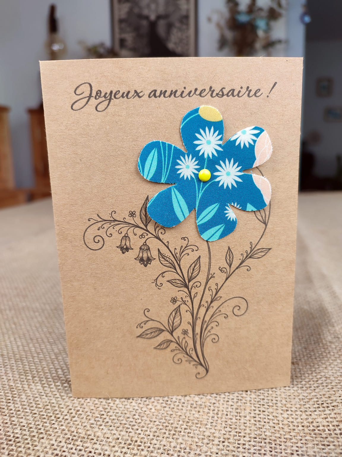 Carte en papier et tissu Joyeux anniversaire Fleur découpée bleue